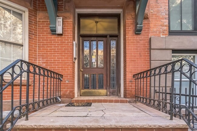 Building Photo - 318 Hudson St