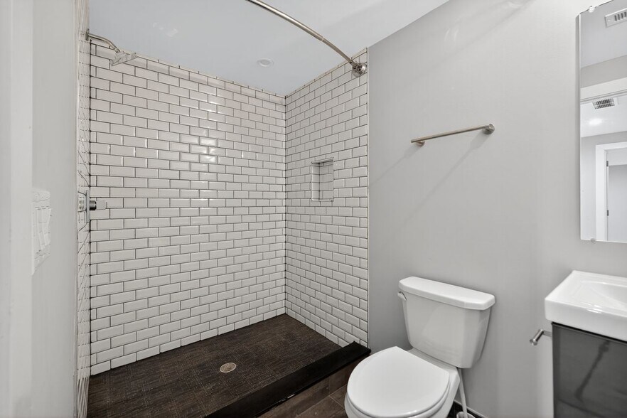 Building Photo - 1518 S 25th St