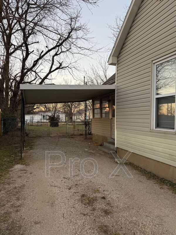 Building Photo - 820 N Indiana Ave