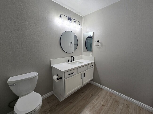 Building Photo - CANYON CREST CONDO
