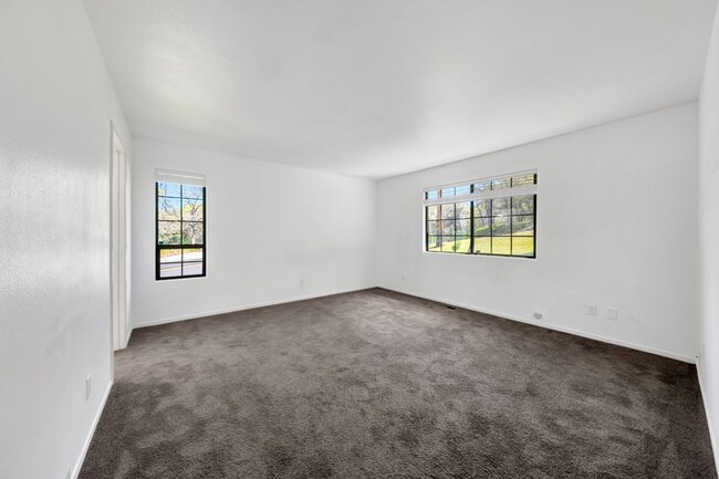 Building Photo - 805 Jerry Dr