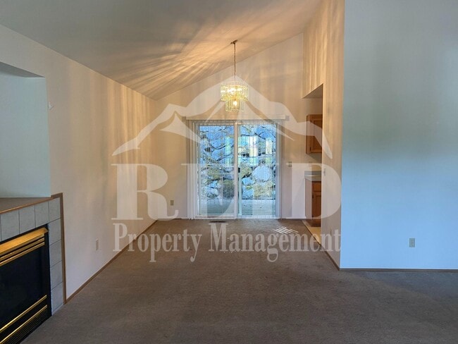 Building Photo - Ridgetop / Island Lake home located in a cul-de-sac