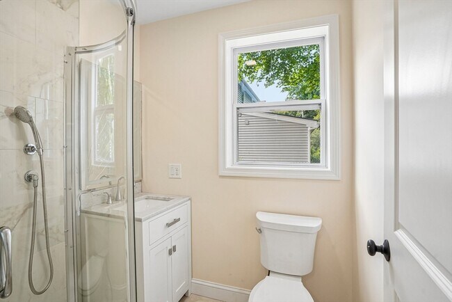Building Photo - 559 Winthrop St