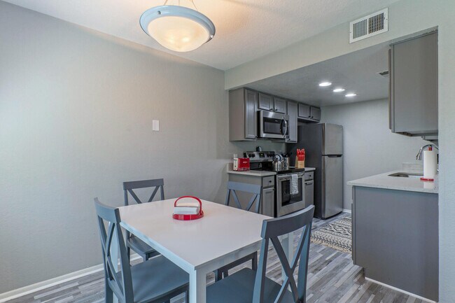 Building Photo - 3402 N 32nd St