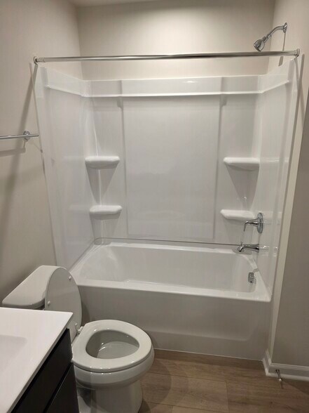 Hallway Bathroom - 2900 Orch Rdg Ln