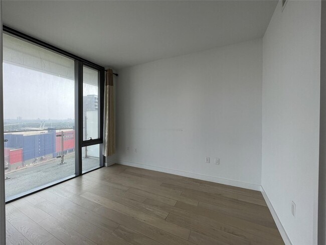 Building Photo - 13101 40th Rd