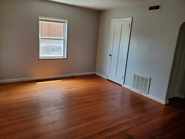 Building Photo - 2363 Ravine St
