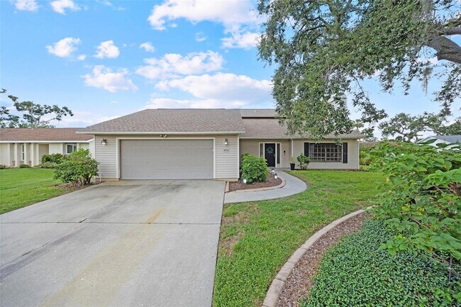Building Photo - 8006 Oak Dr