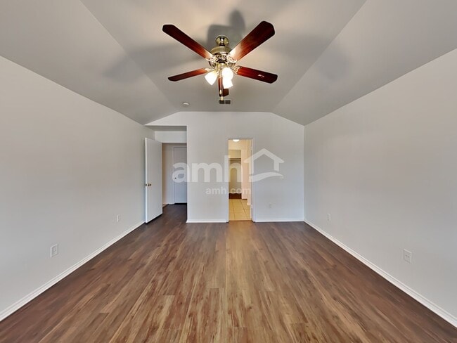 Building Photo - 9109 King Ranch Dr