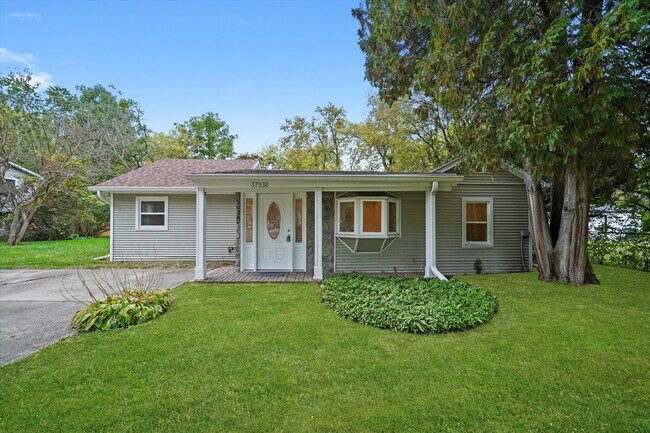 Primary Photo - 3-bed / 2-bath Rental in Beach Park