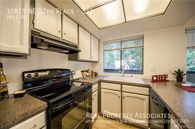 Building Photo - 10819 NE 37th Pl