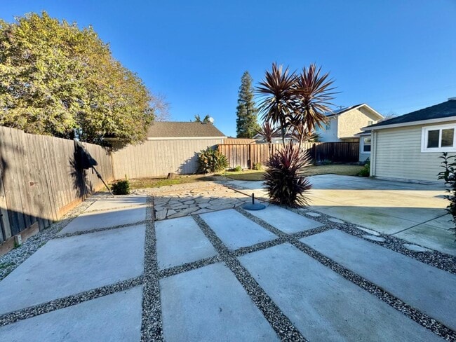 Building Photo - 1709 Guadalupe Ave