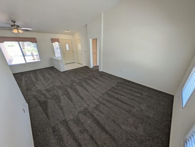 Building Photo - 10113 Cresent Creek Dr