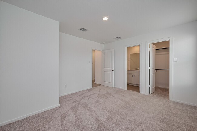 Building Photo - 21459 Montecagnano Ave