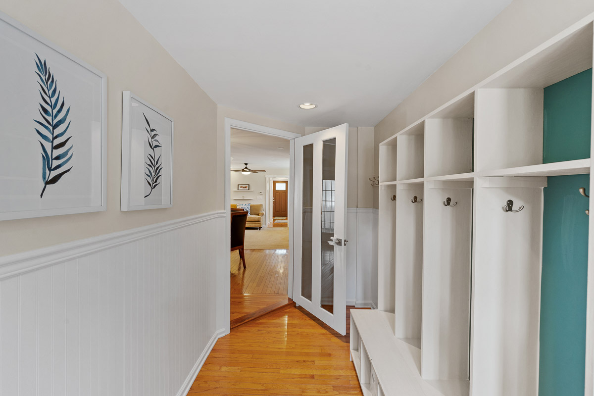 Entryway - 134 Crescent St