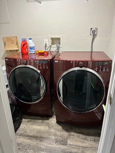 Building Photo - 4418 N Cypress Ave