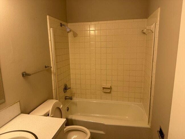 Building Photo - Brick Townhouse near downtown Concord!