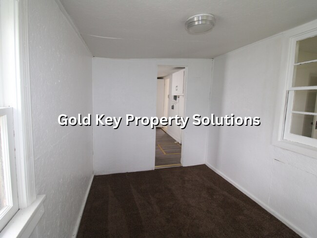 Building Photo - 2122 S Hoyt Ave