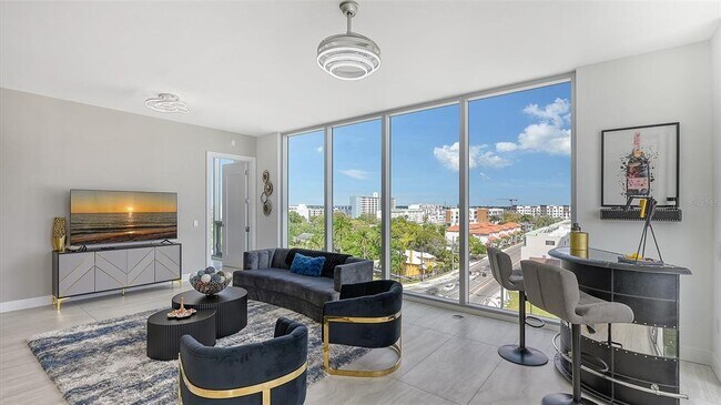 Building Photo - 301 QUAY Cmn