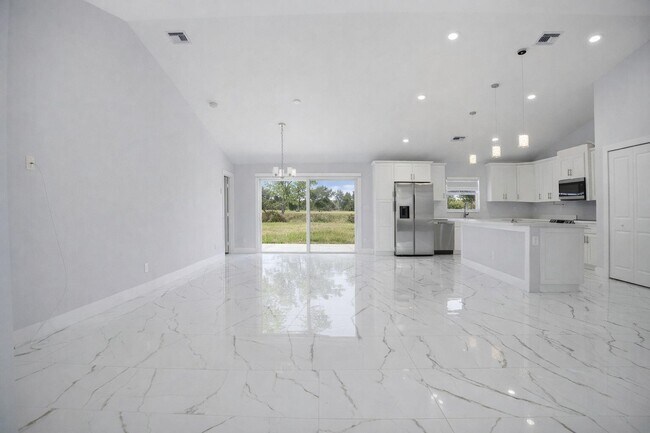 Building Photo - 4593 SW Bradbury St