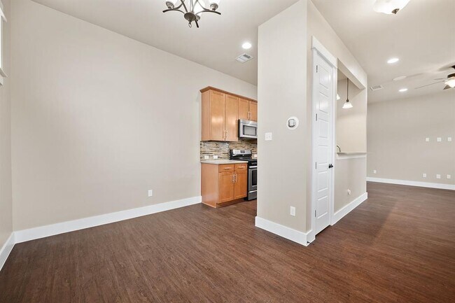 Building Photo - 1704 Cedar Bend Dr