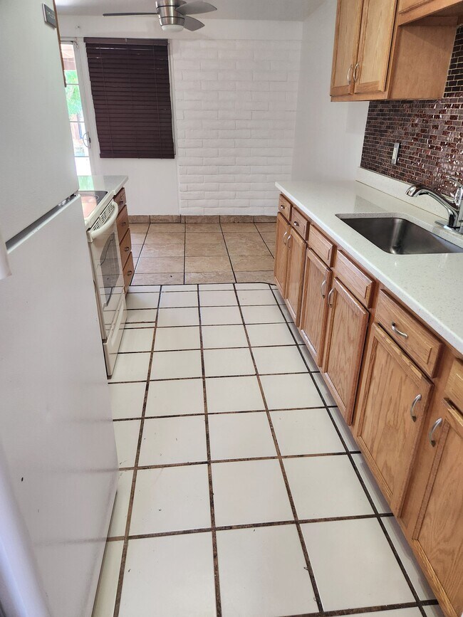 Building Photo - 6995 E Lurlene Dr