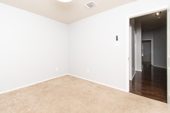 Building Photo - 4831 Rosaline Dr