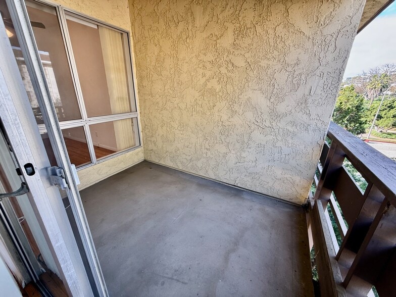 Building Photo - 5600 Kensington Way