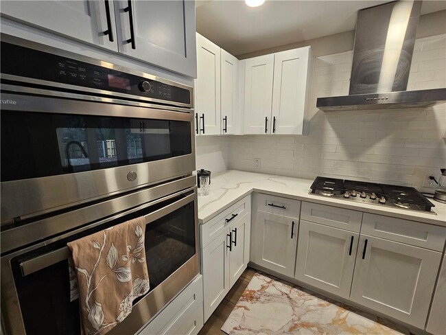 Building Photo - 1052 Indian Hills Pkwy NE