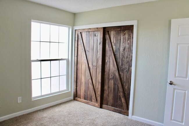 Building Photo - 3435 Rebecca Ln