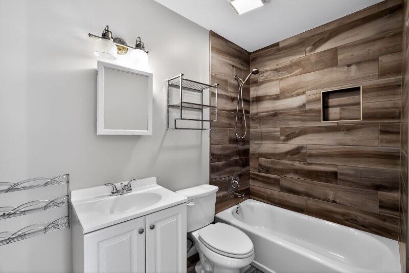 Building Photo - 3681 Lynn Dr