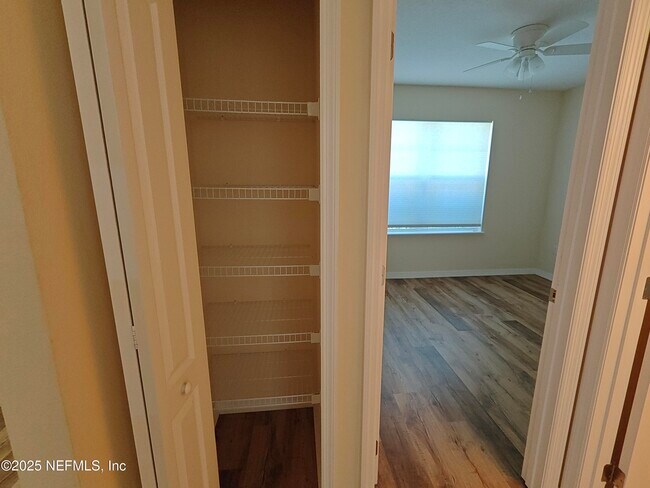 Building Photo - 223 Osprey Marsh Ln