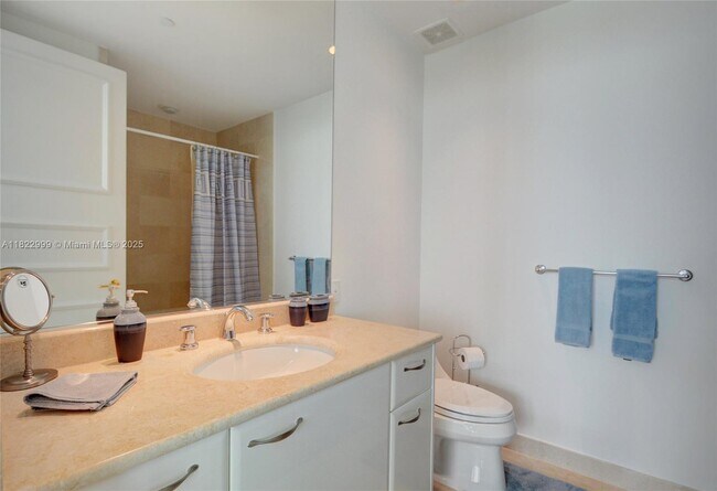 Building Photo - 20155 NE 38th Ct