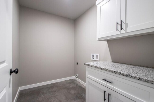 Building Photo - 106 Hemlock Ave