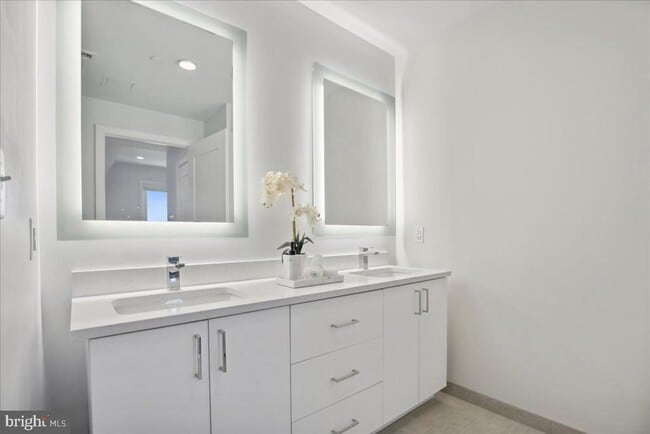 Building Photo - 923 V St NW