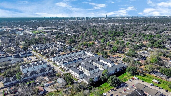 Building Photo - 9005 Laverne Oak Ln