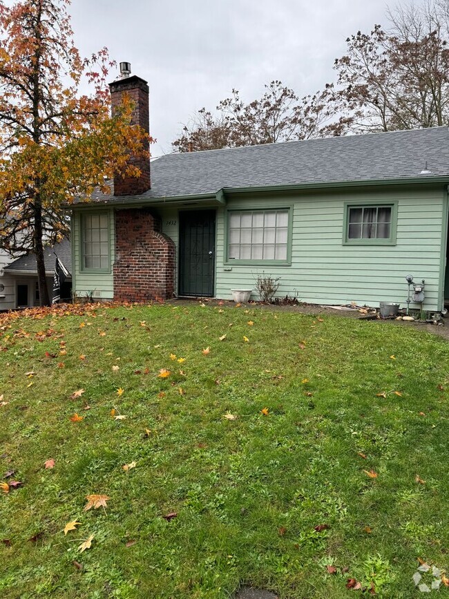 Building Photo - 2 bedroom 1 bath Roseburg home