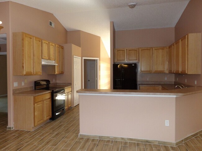 Building Photo - Spacious 4 Bedroom 2236 Sq Ft Call Carole Arcaro 386-216-4900 Deltona L Realty