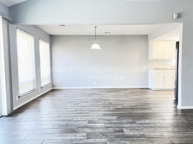 Building Photo - 12400 Doons Dr