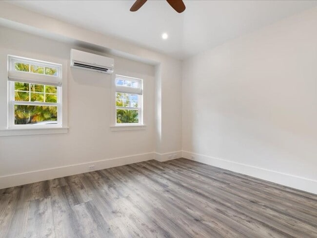 Building Photo - W/D, AC, Modern Design, Recently Built, Si...