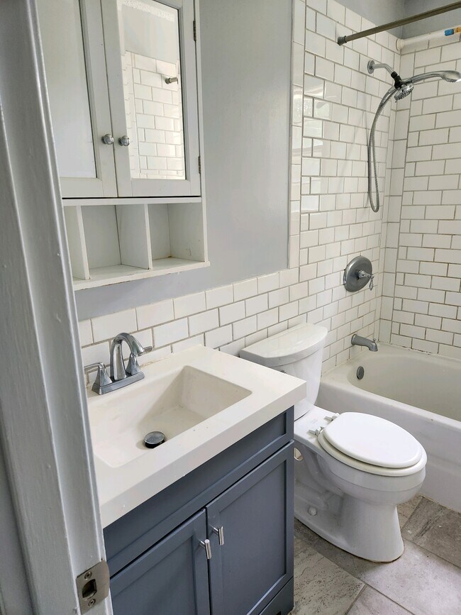 Building Photo - 820 E Steele Rd