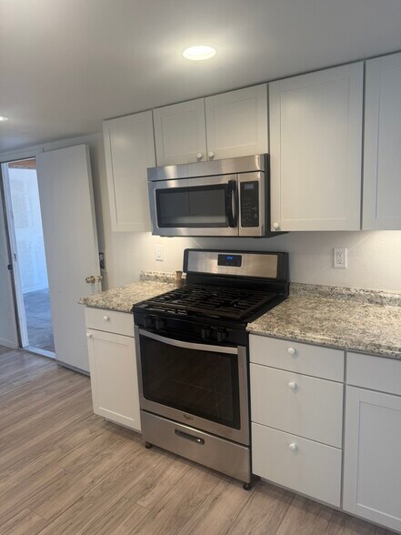 Building Photo - 1820 Marigold Ln