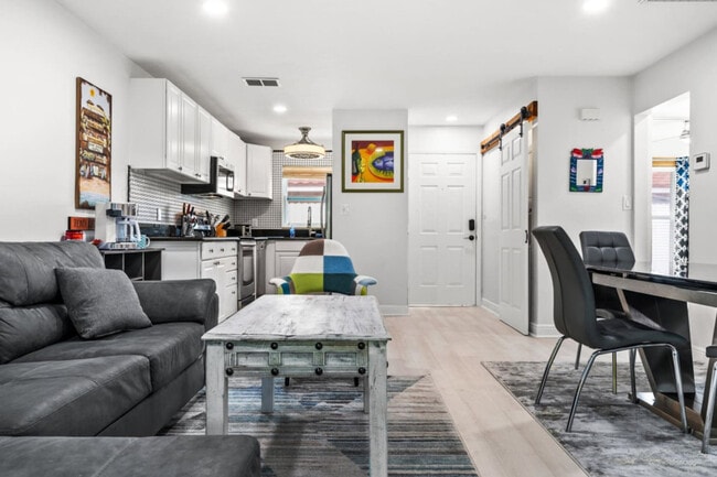 Building Photo - 1019 SE 40th St