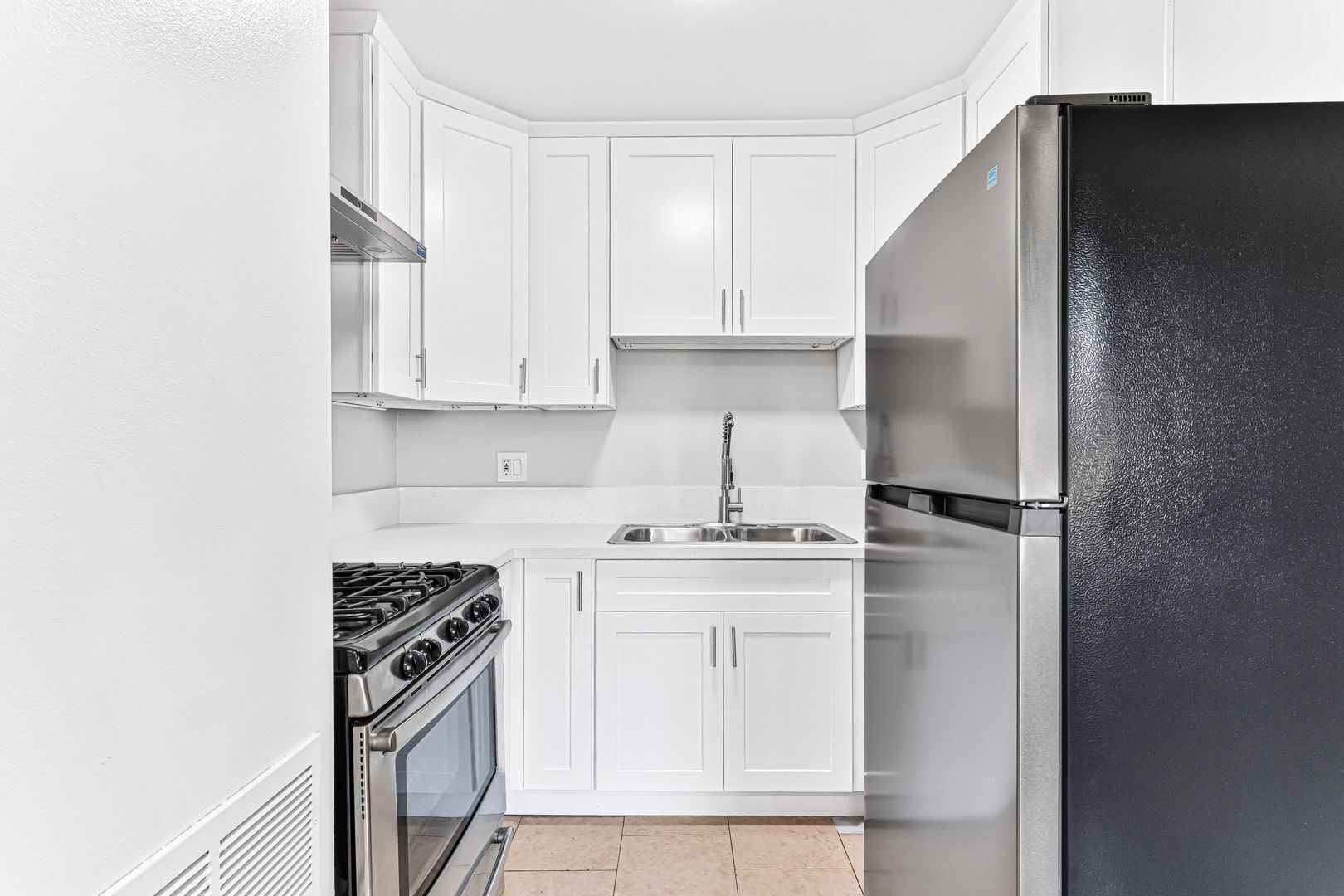 Building Photo - 1826 Cerritos Ave