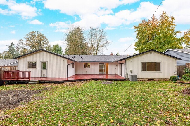 Building Photo - Updated 3Bed/2Bath w/ Bonus Room Plus Lake...