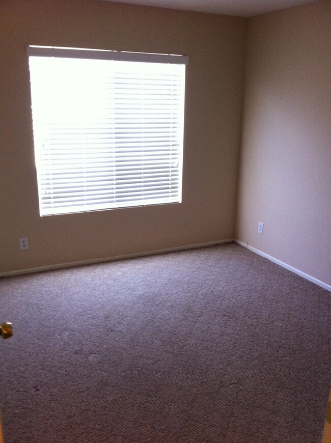 Building Photo - 3 BEDROOM HOME NEAR EAGLE RANCH COMMUNITY OFF TOPAZ RD.