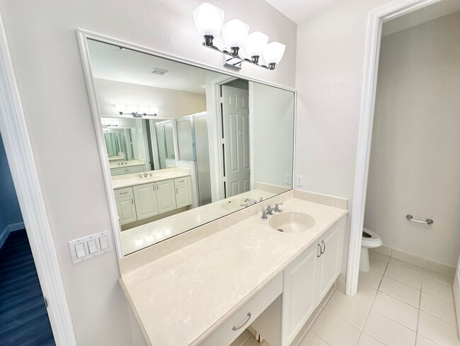 Building Photo - ** MARIPOSA ** 3 + DEN / 2.5 BATH - 2 CAR ...