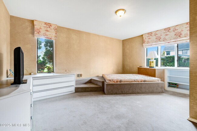 Building Photo - 19 Parker Ave