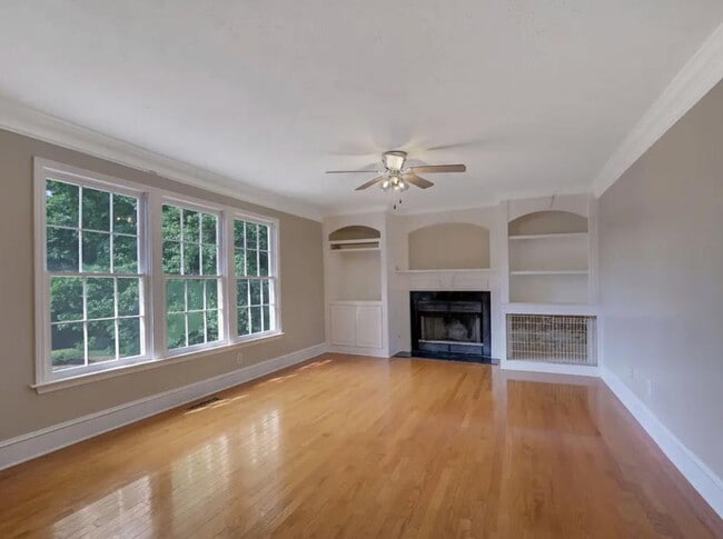 Building Photo - 6963 Whispering Oaks Ct