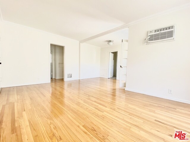 Building Photo - 2254 N Beachwood Dr